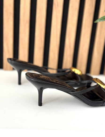 Čierne šlapky Adrienne