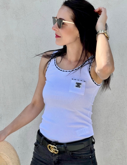 Biely top Emily