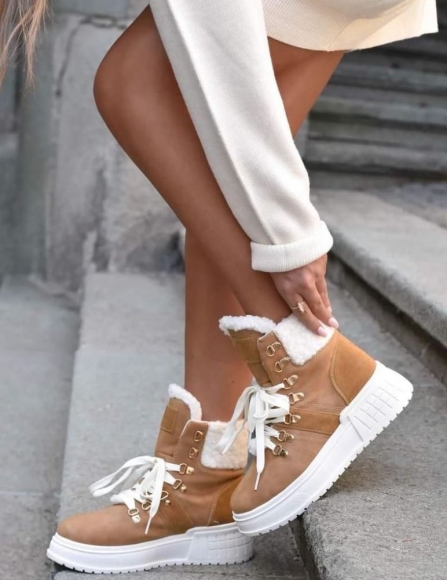 Camel workery Emma