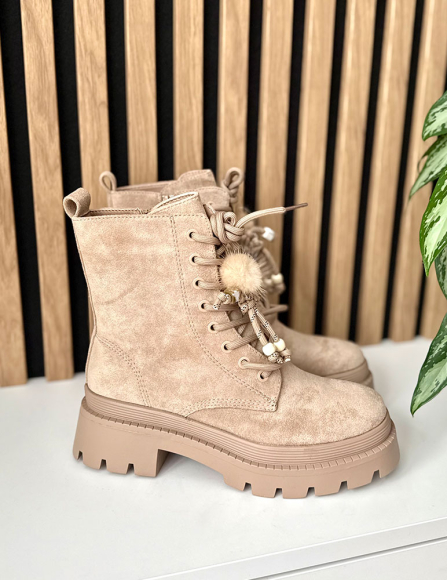 Khaki workery Cecily