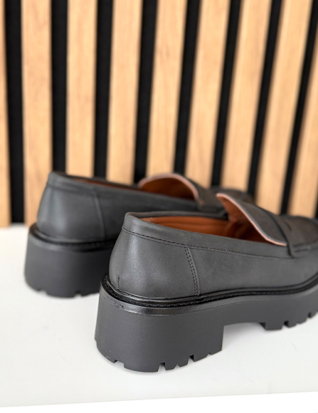 Čierne mokasíny Whitley