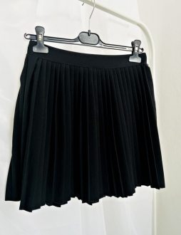 Čierna skladaná sukňa Afra