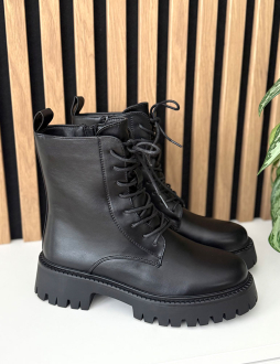 Čierne workery Althea